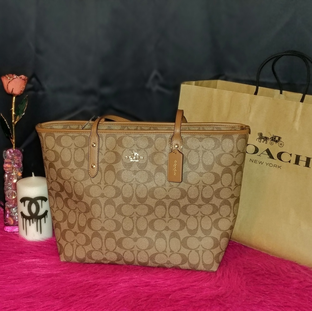 🆕Coach City Zip Tote